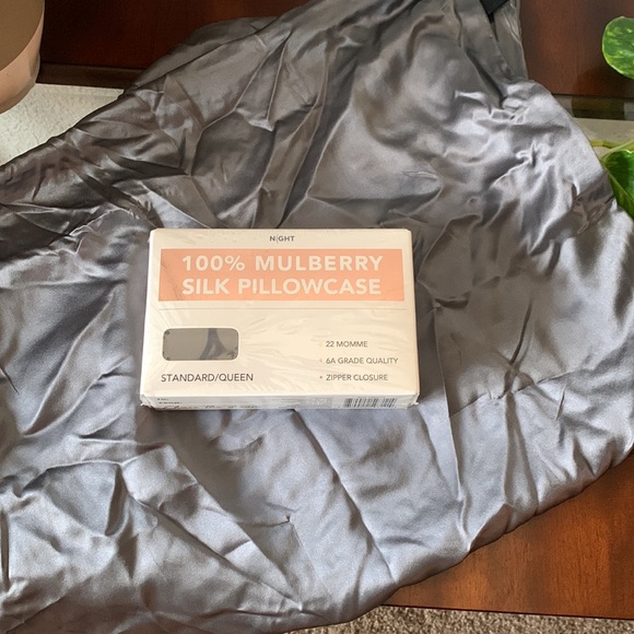NIB Night 100% Mulberry Silk Pillowcase standard/queen hypoallergenic - Picture 7 of 10